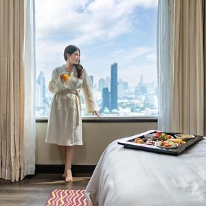 One-Bedroom King Suite Skyline View